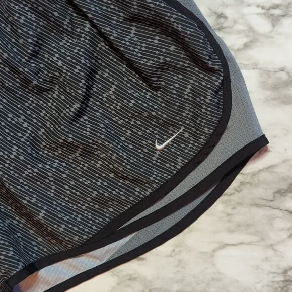 Nike Dri Fit Lined Athletic Running Shorts Women's Size M - Picture 2 of 9